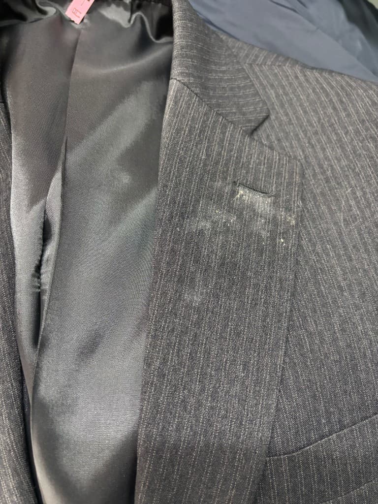 ジャケットの染み抜き（洗浄前）