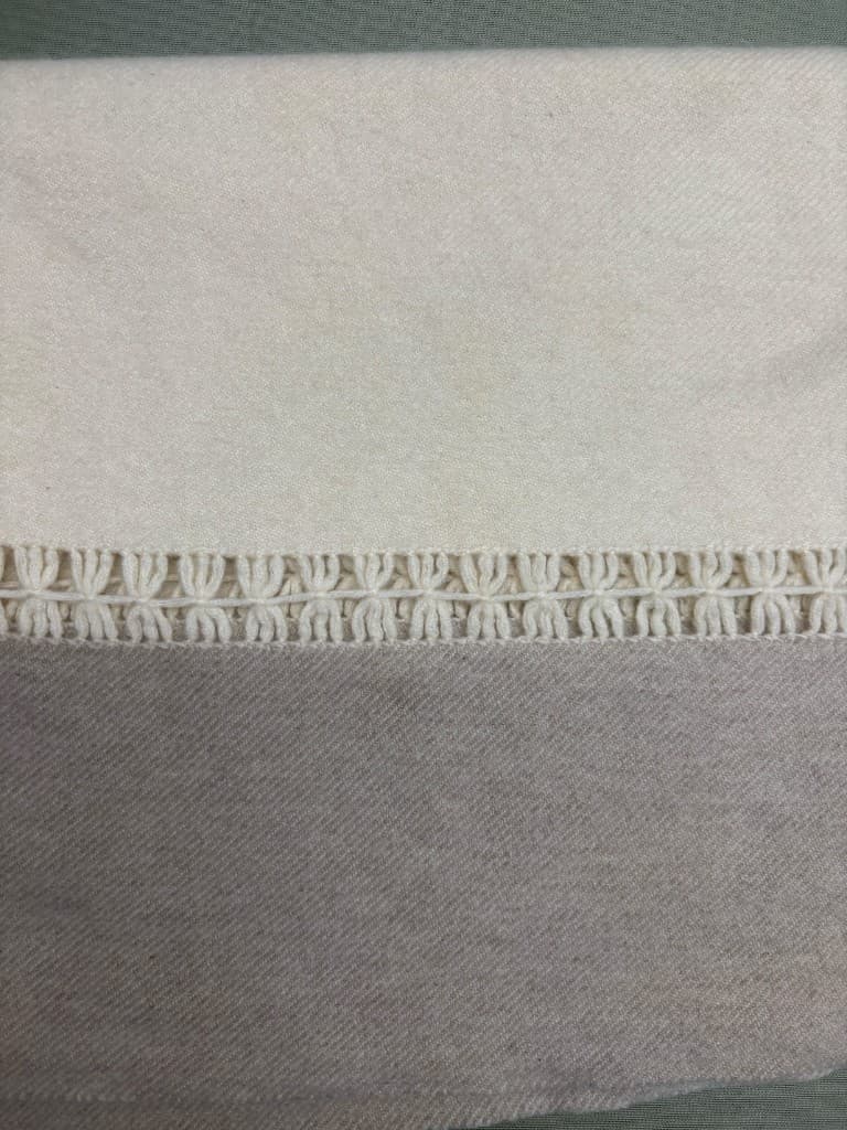 ニット系のシミ抜き（洗浄後）