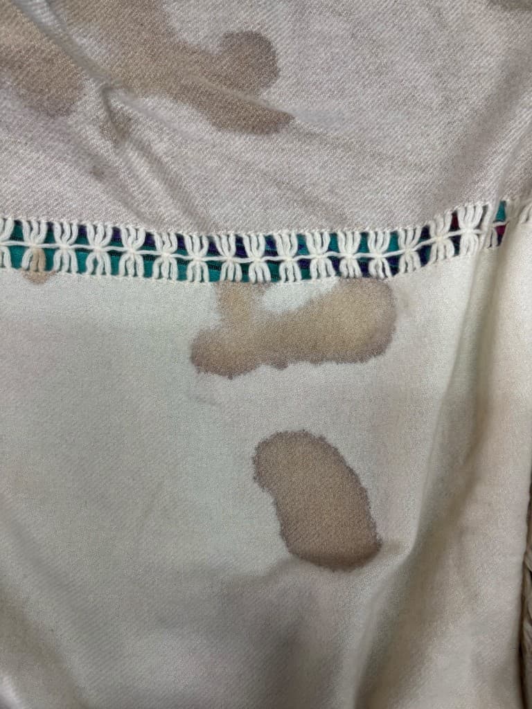 ニット系のシミ抜き（洗浄前）